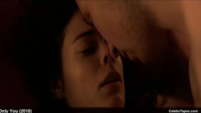 Обнаженные и романтические секс-сцены с юной знаменитостью Laia Costa