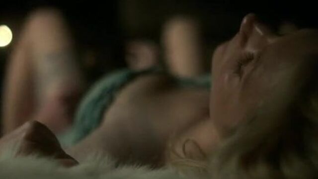 Katheryn Winnick и Josefin Asplund - '' Викинги '' (Lq)