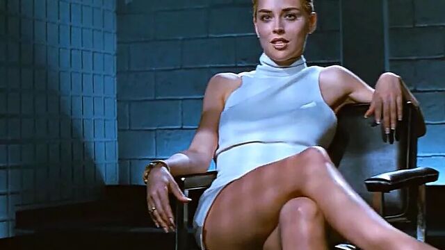 Скрещенные ноги Sharon Stone