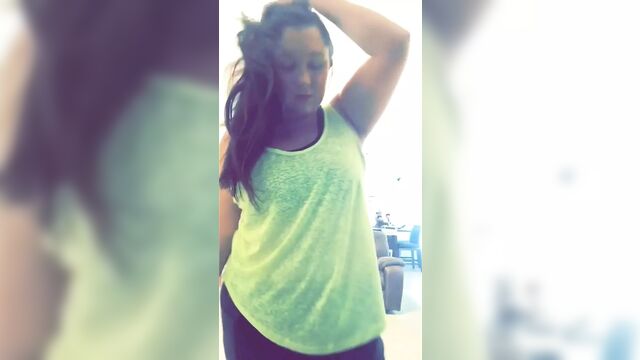 Грудастые девушки показывают свои сиськи - подборка с большими сиськами, часть 30