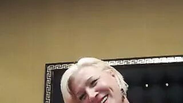 Layla перед вебкамерой