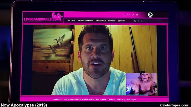 Kelli Berglund и Roxane Mesquida, стриптиз и обнаженный секс