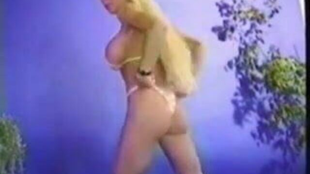 Tami Monroe doesn't want to get nekkie