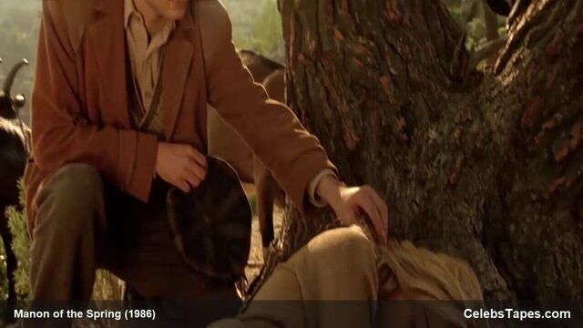 Emmanuelle Beart no clothes