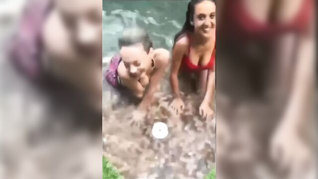 Maria Pedraza и Ester Exposito Sexy 2020