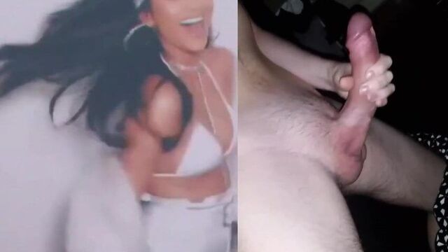 Крошка Shay Mitchell 02