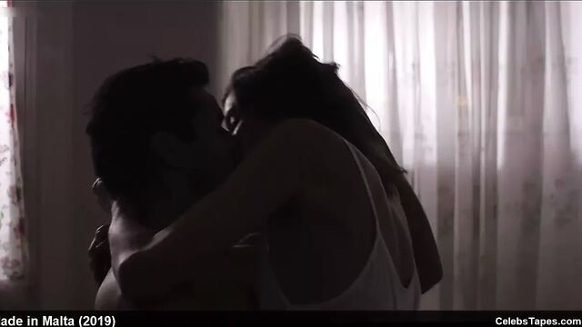 Знаменитая актриса Ariadna Cabrol, эротические сцены с топлесс в кино