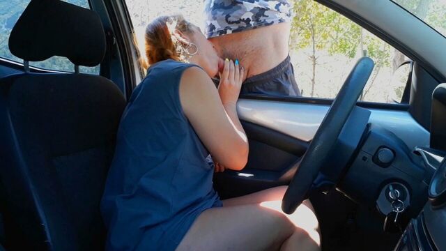 Я делаю минет незнакомцу на парковке в парке