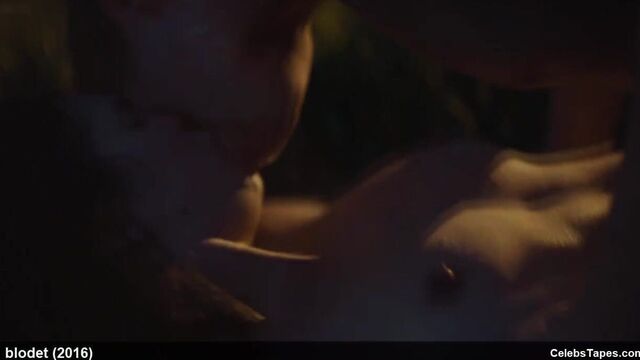 Victoria Carmen Sonne показывает ее вздернутые сиськи во время горячего секса