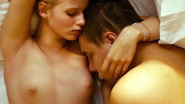 Александра Bortich обнаженная в фильме «О любви» на scandalplanet.com