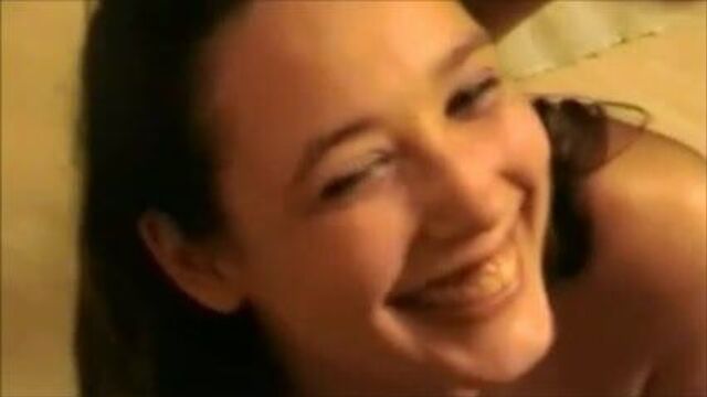 Датская девушка получает камшот на лицо на вечеринке