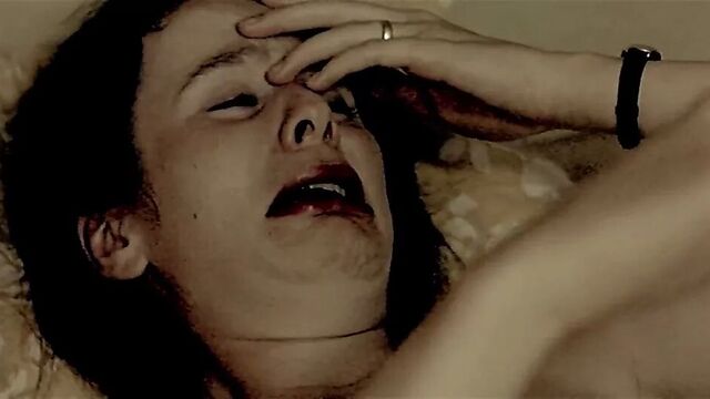 Обнаженная Emily Watson - разбивание волн (1996)