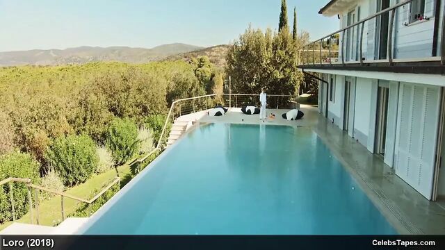 Обнаженная секс-оргия со знаменитостью