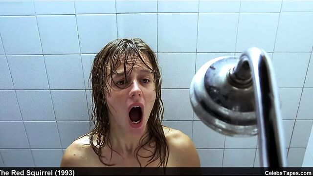 Юная знаменитость Emma Suarez и сцены горячего секса в топлес