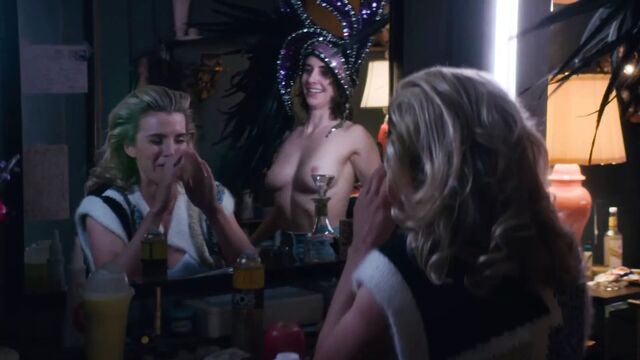 Alison Brie. Betty Gilpin - ''GLOW'' S3, S2