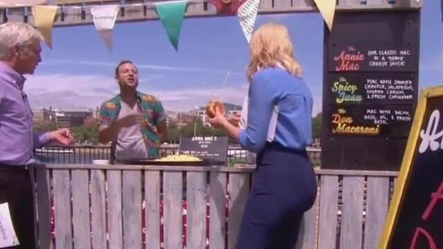HOLLY WILLOUGHBY PRIME FUCKMEAT BOOTY