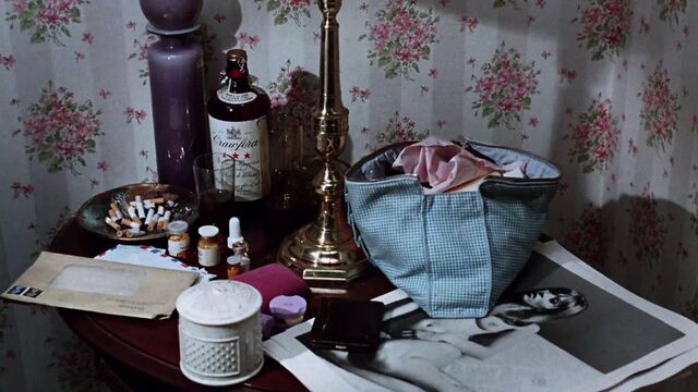 Vivian Neves, Johanna Hegger, в джакузи (1970)