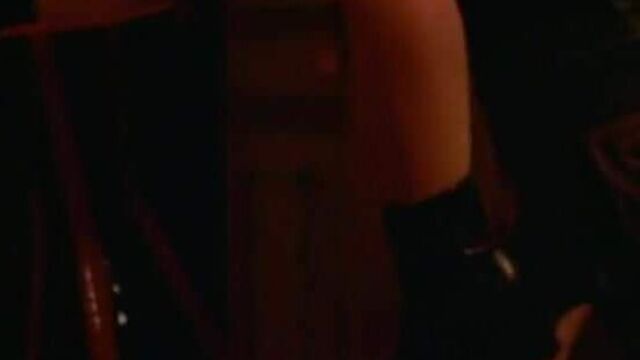 Fairuza Balk выглядит вымытой, но все же сексуальной