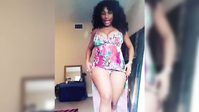 Мисс Паркер все еще толстая