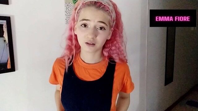 Няня сосет мой член, и я кончаю в ее рот в видео от первого лица