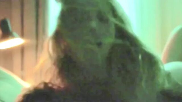 Eliza Taylor - ноябрьский мужчина