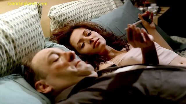 Обнаженная сцена секса Sarah Shahi в сопрано scandalplanet.com