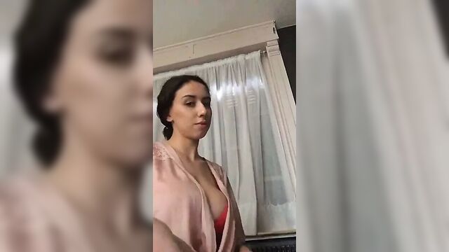 Le Beour De La Beurette, Racaille Mais Tchoin, авантюристка