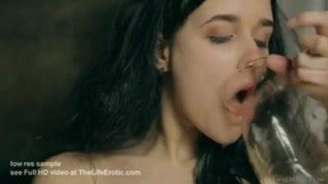 Извращенная мастурбация - очень мокрая