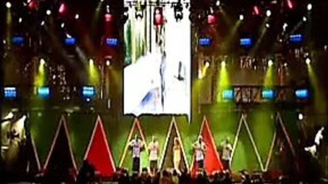 Melanie Brown соскальзывает в сосках