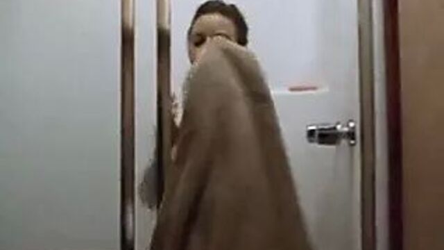 Jodie Foster hairy (bathing in Backdraft)