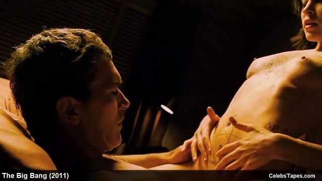 Знаменитость Autumn Reeser все сцены обнаженного и страстного секса