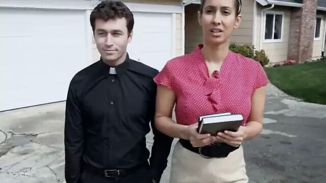 Пара трахает мачеху и дочь очень жестко.