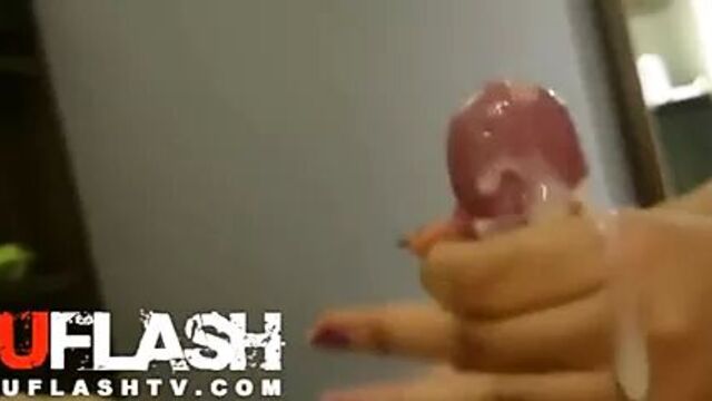 Огромный камшот во время бразильского вощения