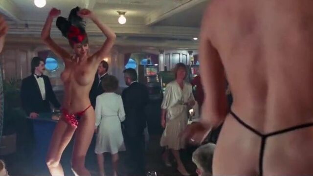 Обнаженные знаменитости (только сиськи, сцена 1)