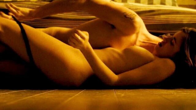 Французская знаменитость Camille Cllais, сцены обнаженного секса