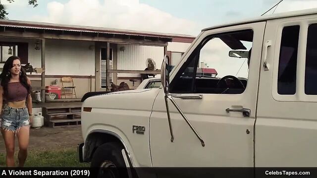 Alycia Debnem-Carey, Claire Holt и Francesca Eastwood обнаженные