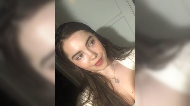 Mckayla Maroney путешествует по ее студии звукозаписи