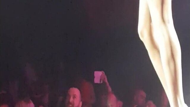 Голые ноги мачехи