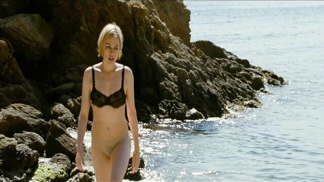 Marie Josee Croze в прозрачном лифчике и трусиках