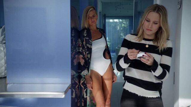 Eliza Coupe. Kirsten Bell - Veronica Mars, s4e01