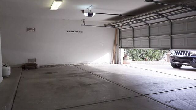 Большой мексиканский член трахает самой горячей рыжей!