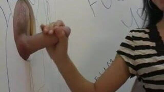 Брюнетка у глорихола