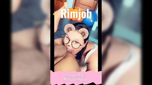 Неожиданное лизание очка от милфы OnlyFans