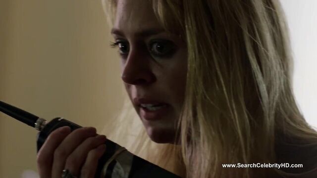 Sara Mitich обнаженная - радостная скачка 3