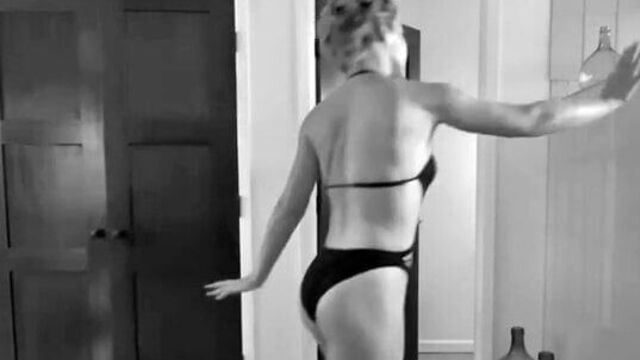 Evangeline Lilly танцует