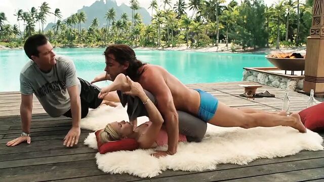 Kristen Bell и Malin Akerman трахнули в миссионерской позе