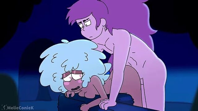 Kelly приглашает Marco внутрь немного поваляться