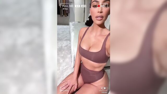 Kim Kardashian блестящая