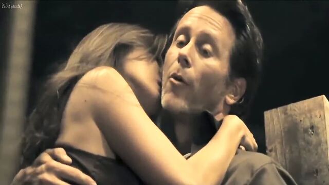 Горячая секс-сцена с Kelly Hu на ферме