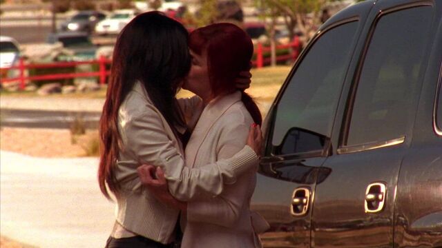 Kelly Hu и Sherilyn Fenn - "на виду"